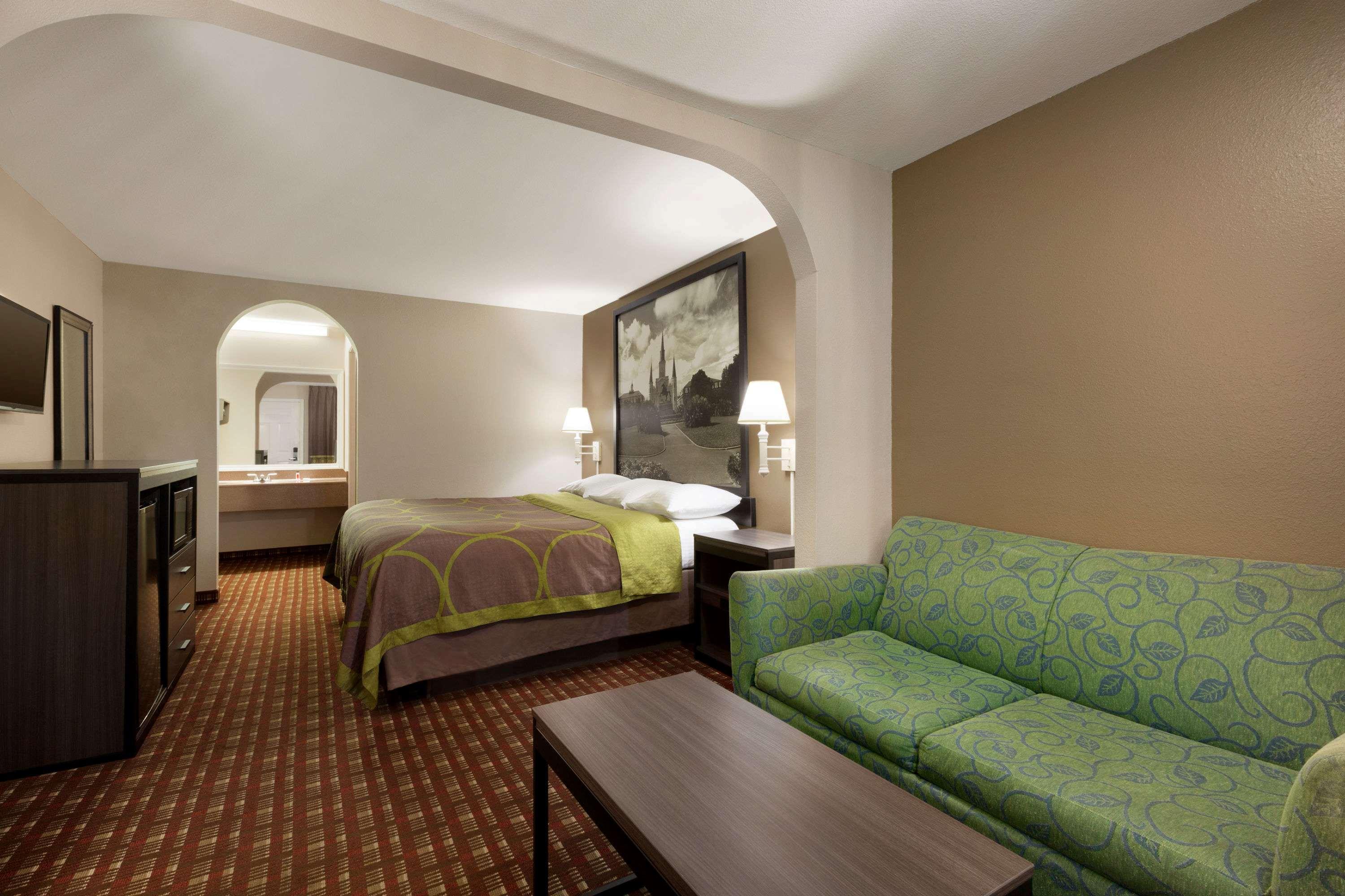 Super 8 By Wyndham Lake Charles Northeast מראה חיצוני תמונה